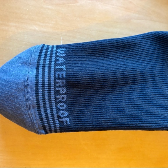 Showers Pass M/L black waterproof, commuter socks - Picture 3 of 7